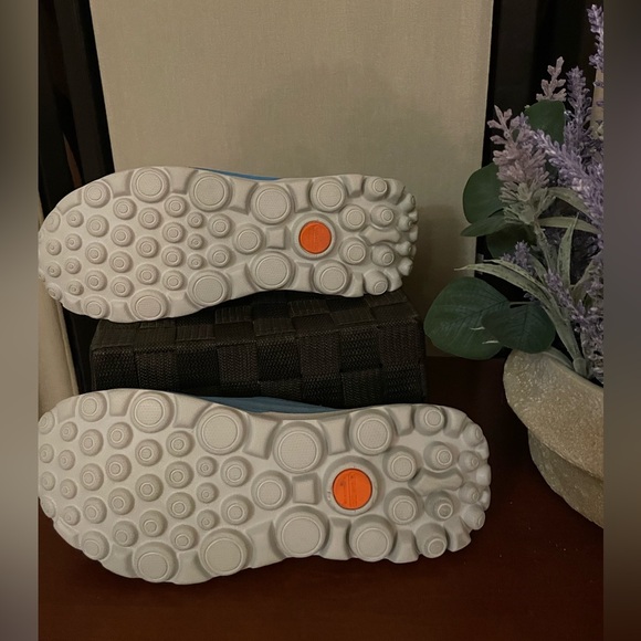 Sketcher’s Go-Walk Slip-on Size 6 light Blue Runners in a nylon mesh. - Picture 8 of 8